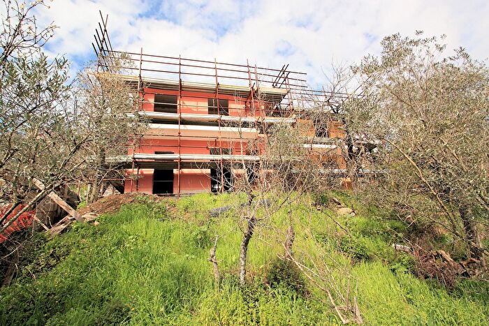 Appartamento trilocale in vendita in Via Posato, Avegno