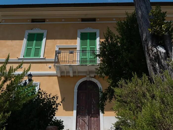 Casa con 12 locali in vendita in La Spezia
