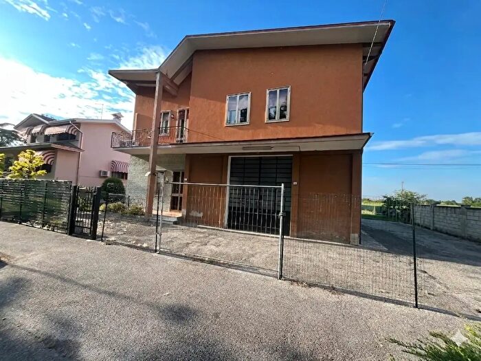 Casa con 5 locali in vendita in Strada della Chiesa, Brescello