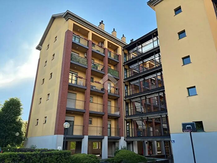 Appartamento trilocale in vendita in Via Alessandro Volta, Rho