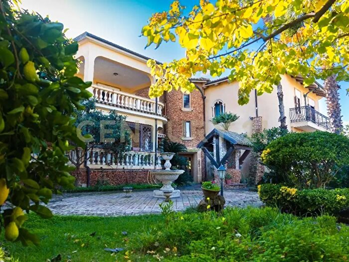 Casa con 10 locali in vendita in Via Serra Ferlicchio, Agrigento