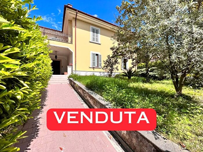 Casa con 8 locali in vendita in Civitella Roveto l'Aquila, Civitella Roveto