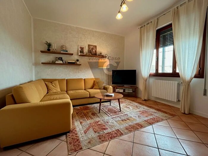 Casa quadrilocale in vendita in Via Raffaello Sanzio, Campagna Lupia