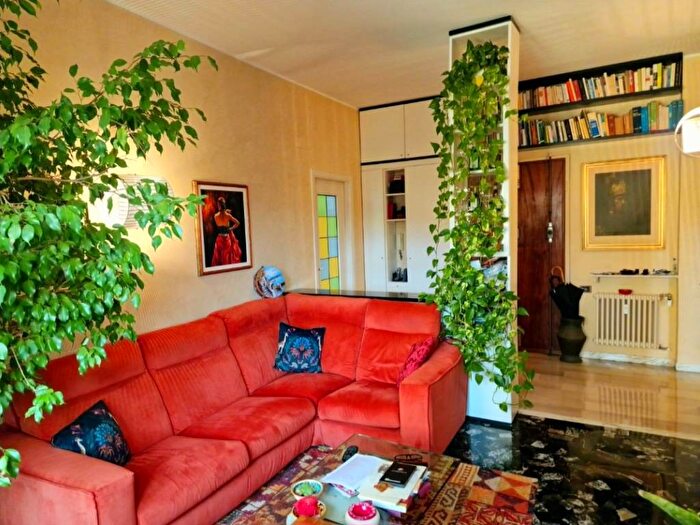 Appartamento trilocale in affitto in Via Monte Oliveto, Multedo, Genova