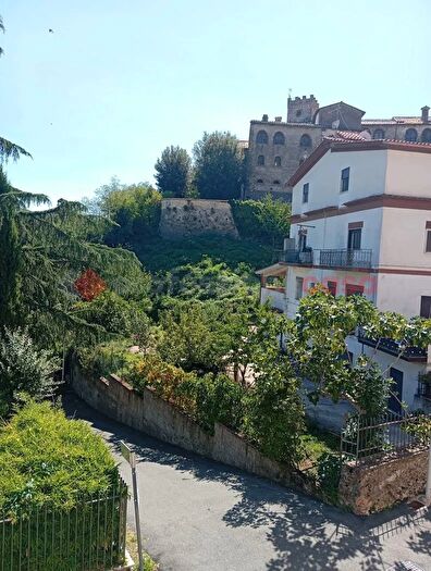 Appartamento quadrilocale in vendita in Via della Passeggiata, Roccagiovine
