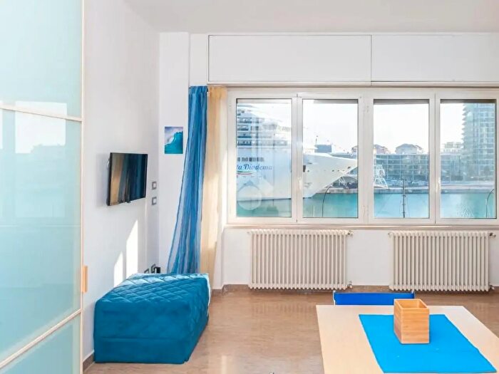 Appartamento monolocale in vendita in Via Santorre di Santarosa, Savona