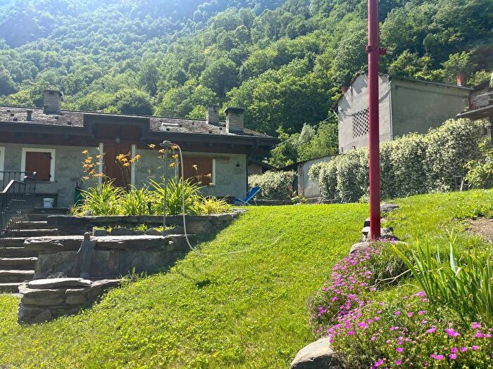 Appartamento trilocale in affitto in Frazione Arquino, Arquino, Sondrio