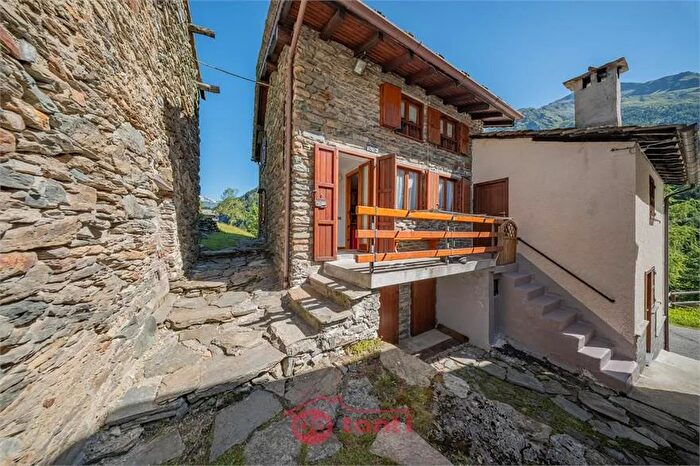 Appartamento trilocale in vendita in Via Gualdera Campodolcino So, Campodolcino