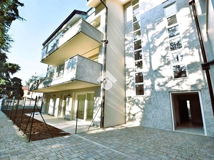 Appartamento trilocale in vendita in Via Via Roma, Cassina De Pecchi