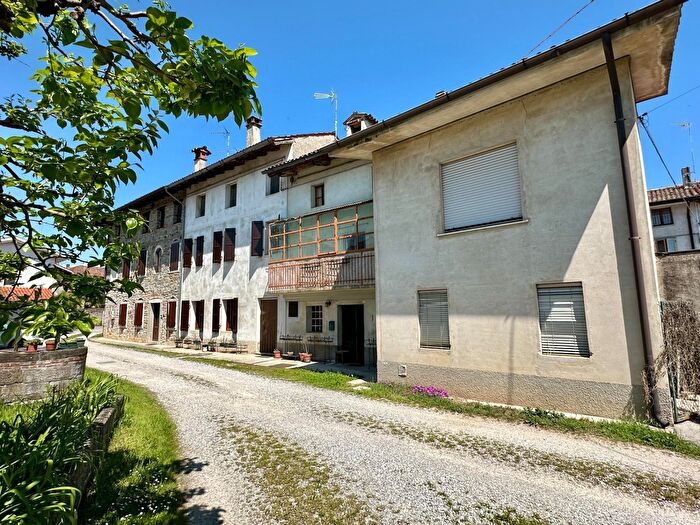 Casa con 5 locali in vendita in Cormons