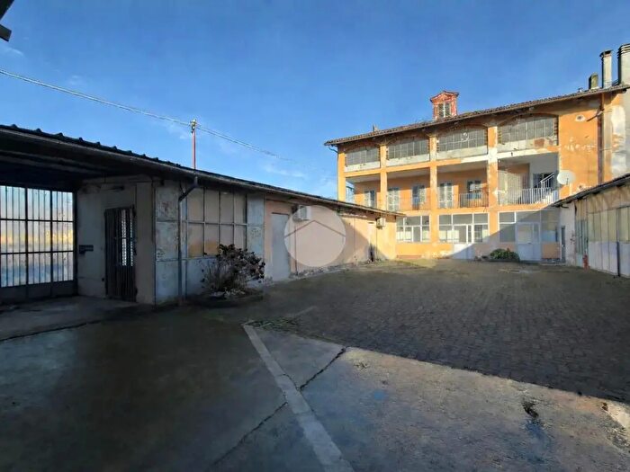 Casa con 8 locali in vendita in Via Ponte Chiusella, Romano Canavese