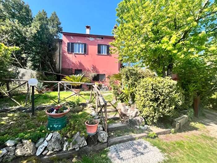 Casa con 5 locali in vendita in Avigliano Umbro