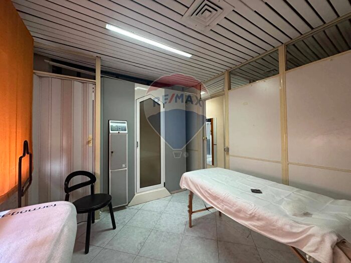 Appartamento con 9 locali in vendita in Viale Teracati, Siracusa