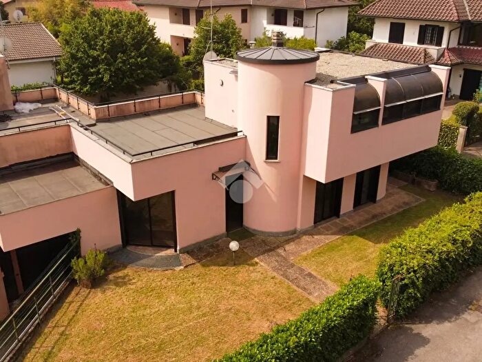 Casa con 5 locali in vendita in Via S Gaetano, Casatenovo