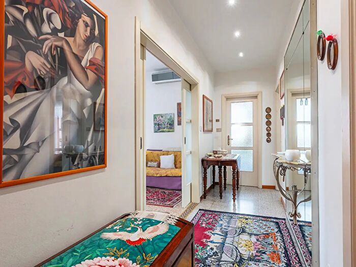 Appartamento trilocale in vendita in Via Ventimiglia, Torino