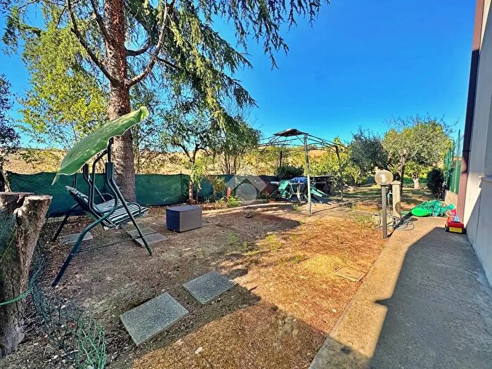 Casa con 10 locali in vendita in Via Unità d'Italia, Montelabbate