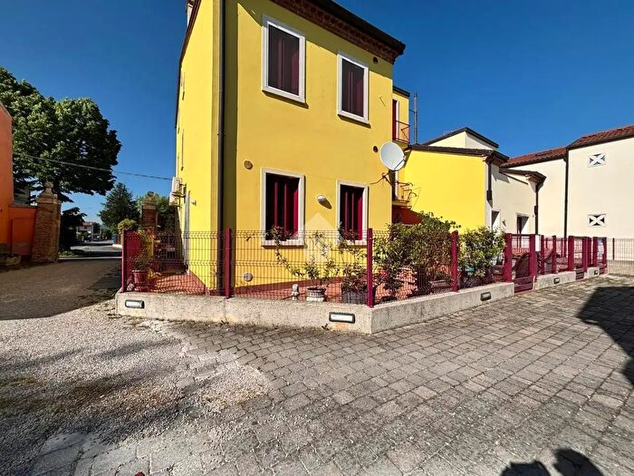 Appartamento trilocale in vendita in Via Ca Montanare, Barbarano Mossano