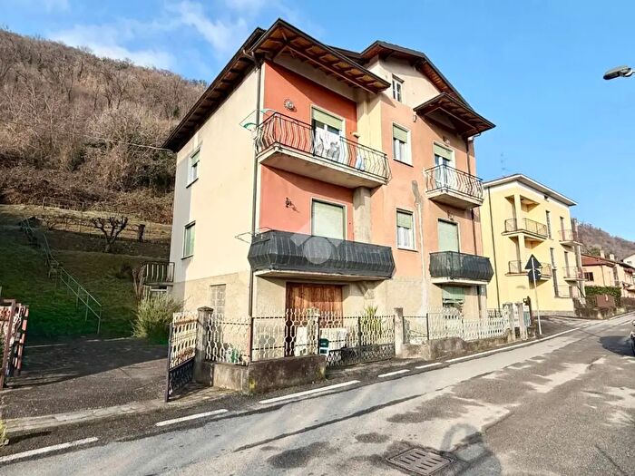 Appartamento trilocale in vendita in Via Italia, Airuno