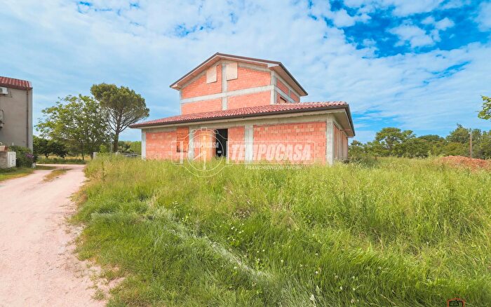Casa con 11 locali in vendita in Via Fornace, Misano Adriatico