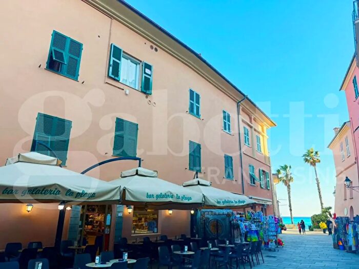 Appartamento bilocale in vendita in Piazza Garibaldi Snc, San Lorenzo Al Mare