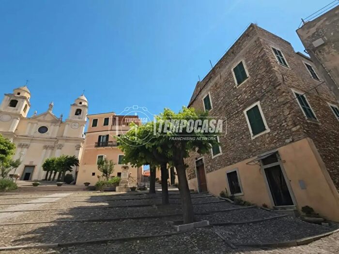 Appartamento trilocale in vendita in Via XX Settembre, Borgio Verezzi