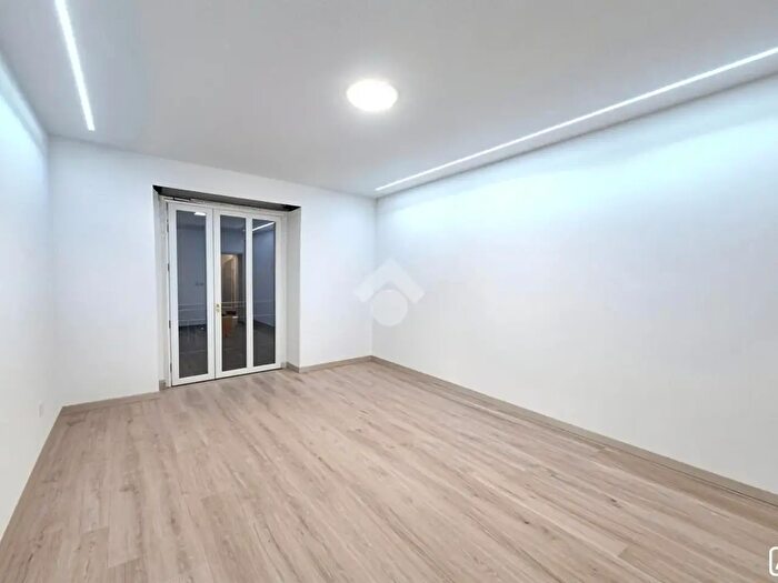 Appartamento trilocale in vendita in Via Isonzo, Torino