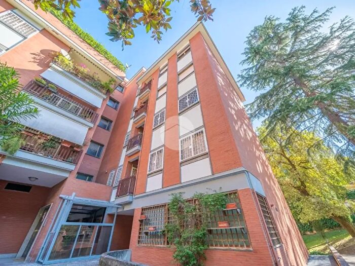 Appartamento quadrilocale in vendita in Via della Mendola, Roma