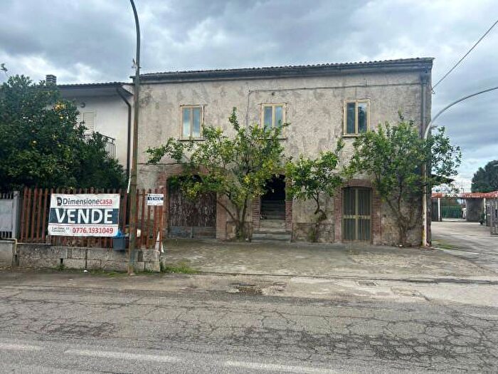 Appartamento con 6 locali in vendita in Via Libertà, Pietramelara