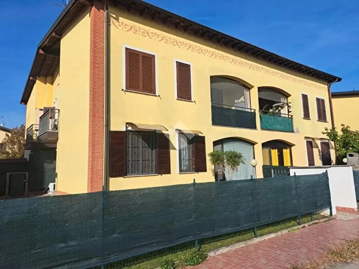 Appartamento trilocale in vendita in Via Vigna, Roncaro