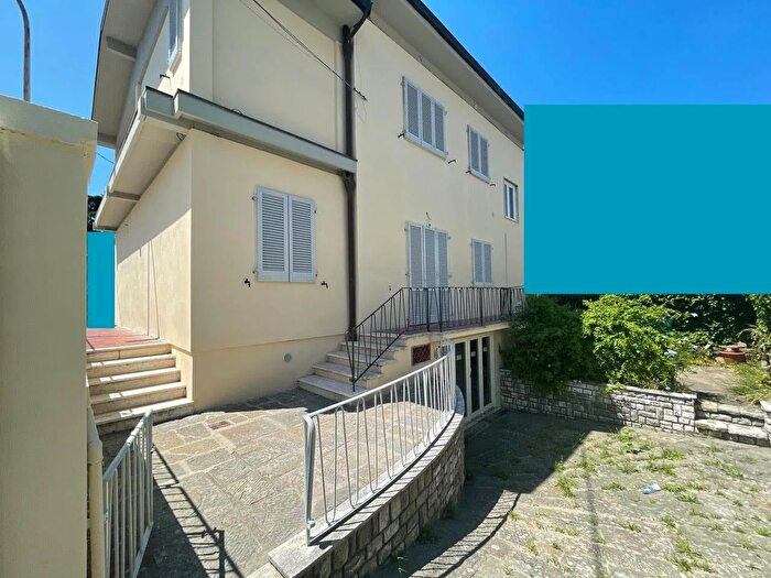 Casa con 7 locali in vendita in Via Aprile, Pescia