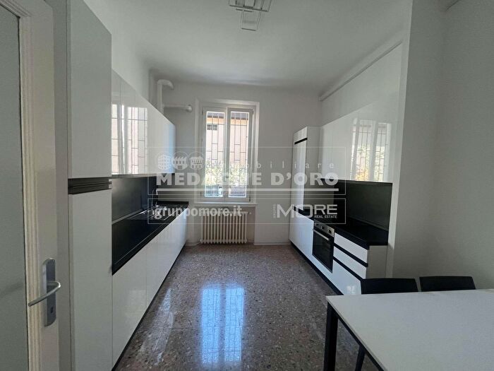 Appartamento quadrilocale in affitto in Via Paolo Ferrari, Modena