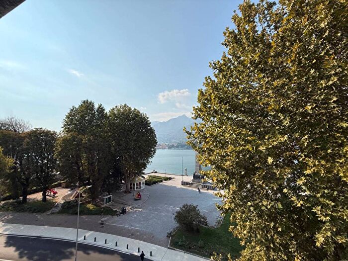 Appartamento trilocale in affitto in Lungolario Isonzo, Lungolago, Lecco