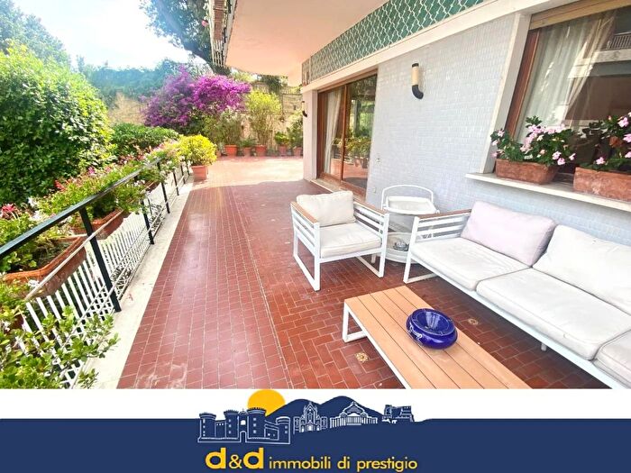 Appartamento con 8 locali in vendita in Via Francesco Petrarca Napoli, Napoli