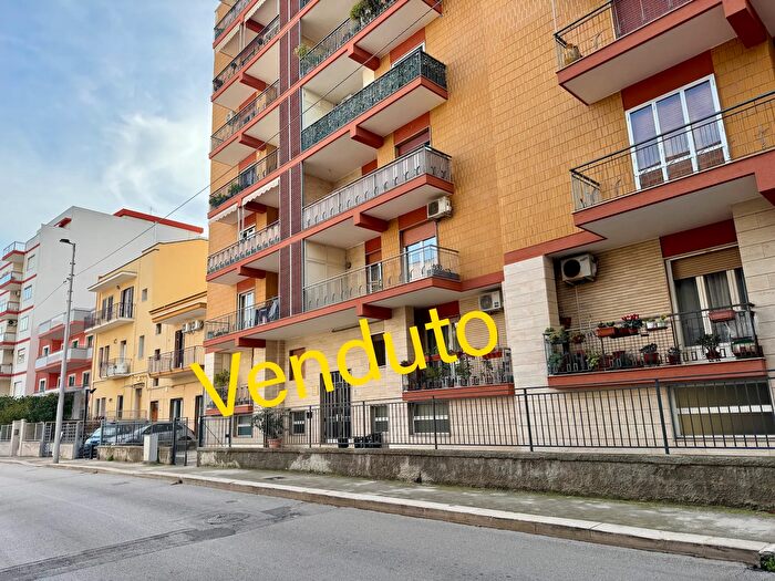 Appartamento quadrilocale in vendita in Via Guglielmo Oberdan, Monopoli