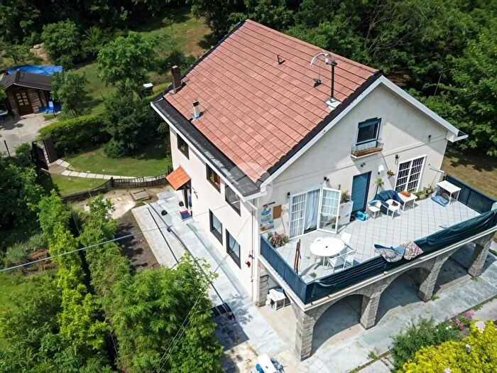 Casa con 6 locali in vendita in Via Pacchiardo, Val Della Torre