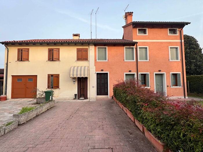 Appartamento bilocale in affitto in Via Guglielmo Marconi, Centro, Monticello Conte Otto