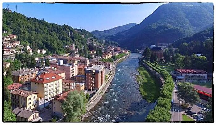 Appartamento quadrilocale in vendita in Viale Vittorio Veneto, San Pellegrino Terme