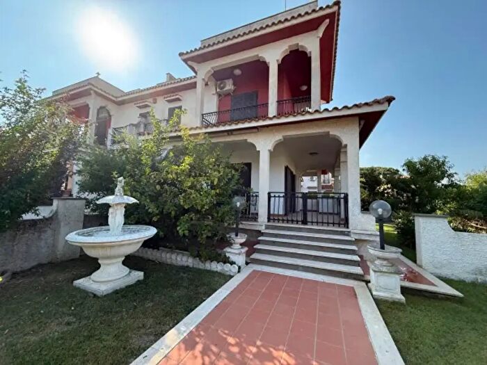 Casa quadrilocale in affitto in Via delle Bouganvillae, Anzio