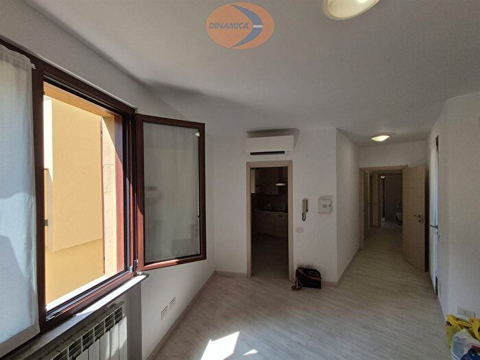Appartamento trilocale in affitto in Via Caneva, Centro, Merate