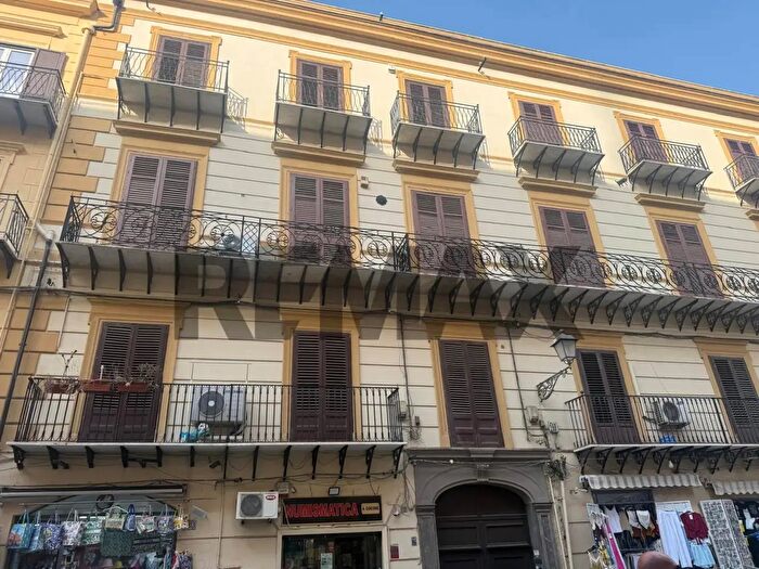 Appartamento con 6 locali in vendita in Via Maqueda, Palermo