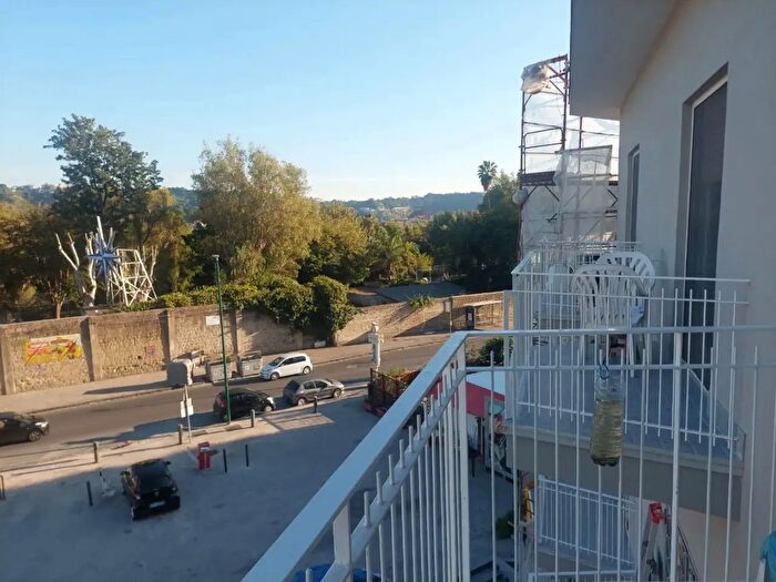 Appartamento quadrilocale in vendita in Via Terracina, Napoli