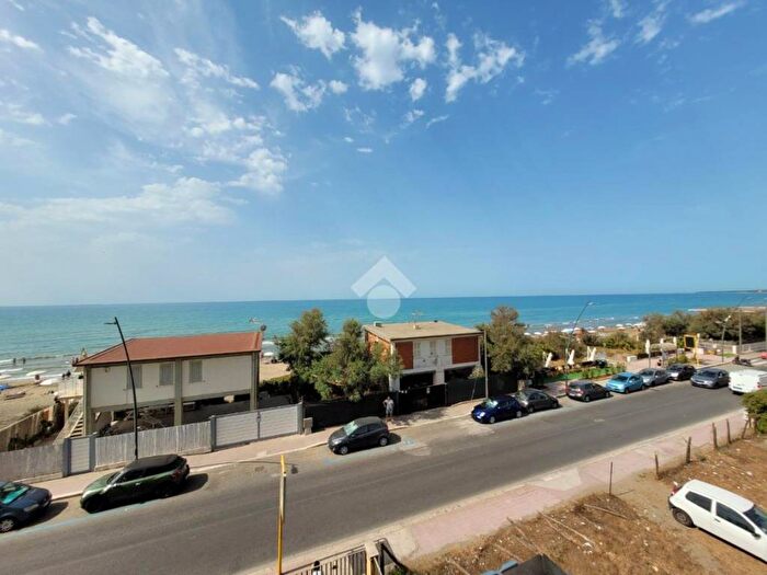 Appartamento trilocale in affitto in Str Lungomare, Latina Lido, Latina