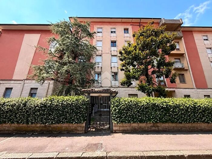 Appartamento quadrilocale in vendita in Via Naviglio Grande, Brescia