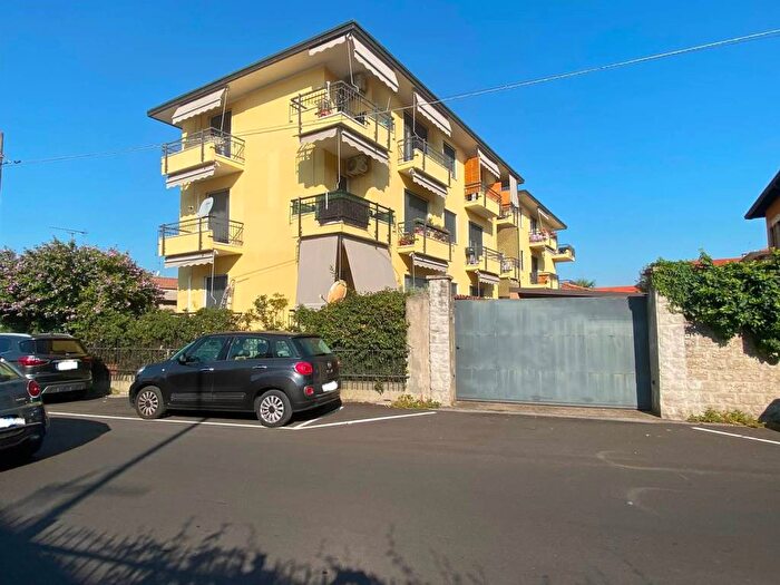Appartamento trilocale in vendita in Via Giosuè Carducci, Centro, Magenta
