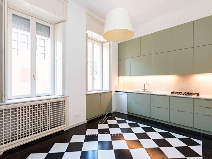 Appartamento con 6 locali in affitto in Piazza Santa Maria delle Grazie, Vincenzo Monti, Milano