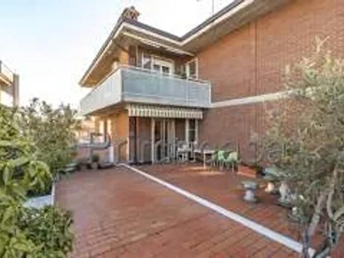 Appartamento quadrilocale in vendita in Piazza Risorgimento, Verona