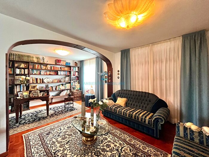 Casa con 9 locali in vendita in Arezzo