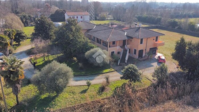 Casa con 8 locali in vendita in Via Palù, Piombino Dese