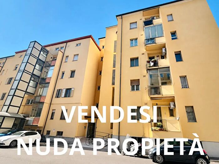 Appartamento trilocale in vendita in Via Cacciatori delle Alpi, Verona