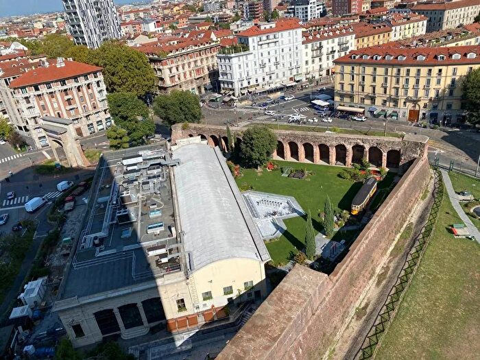 Appartamento con 6 locali in vendita in Viale Sabotino Milano, Milano